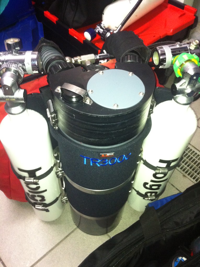 Le recycleur TR 300 sur l'épave du sous marin U455